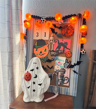 Load image into Gallery viewer, Scallop Frame Cork Board