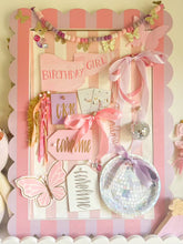 Load image into Gallery viewer, Scallop Frame Cork Board